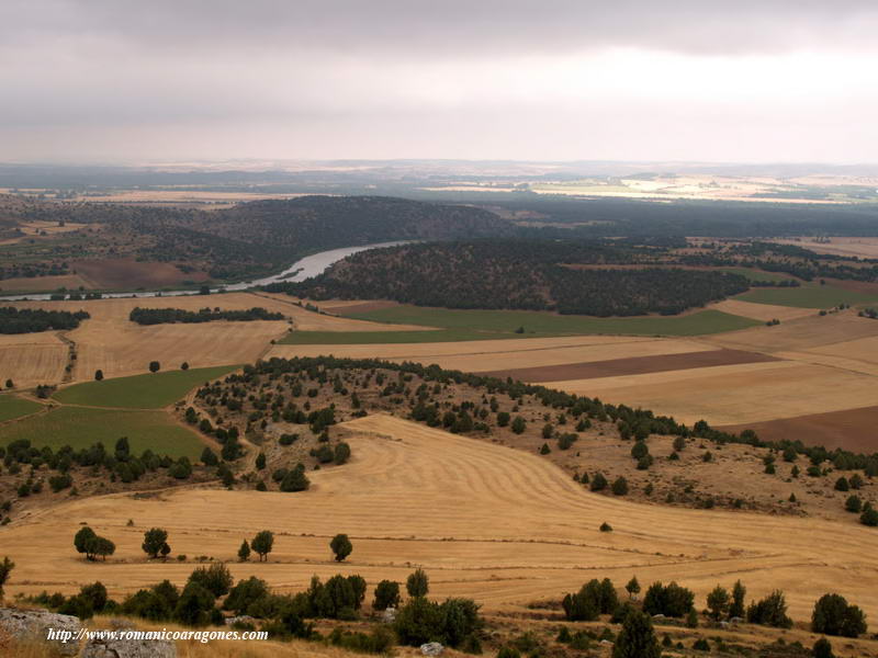 VISTA DESDE EL CASTILLO. EL DUERO Y LOS CAMPOS DE CASTILLA